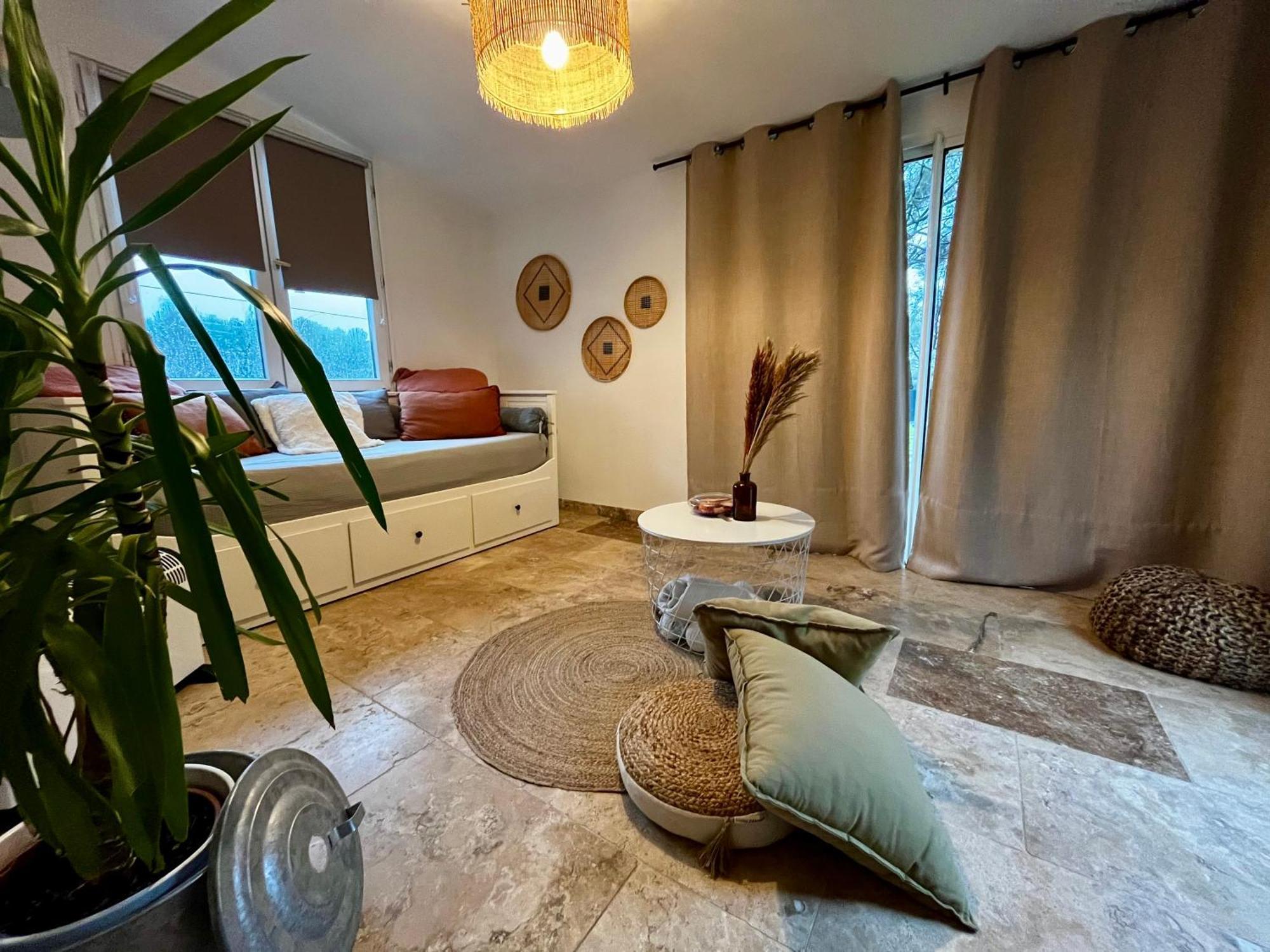 Apartment Maison Provencale Au Calme De La Campagne Avec Jacuzzi Aix-en-Provence