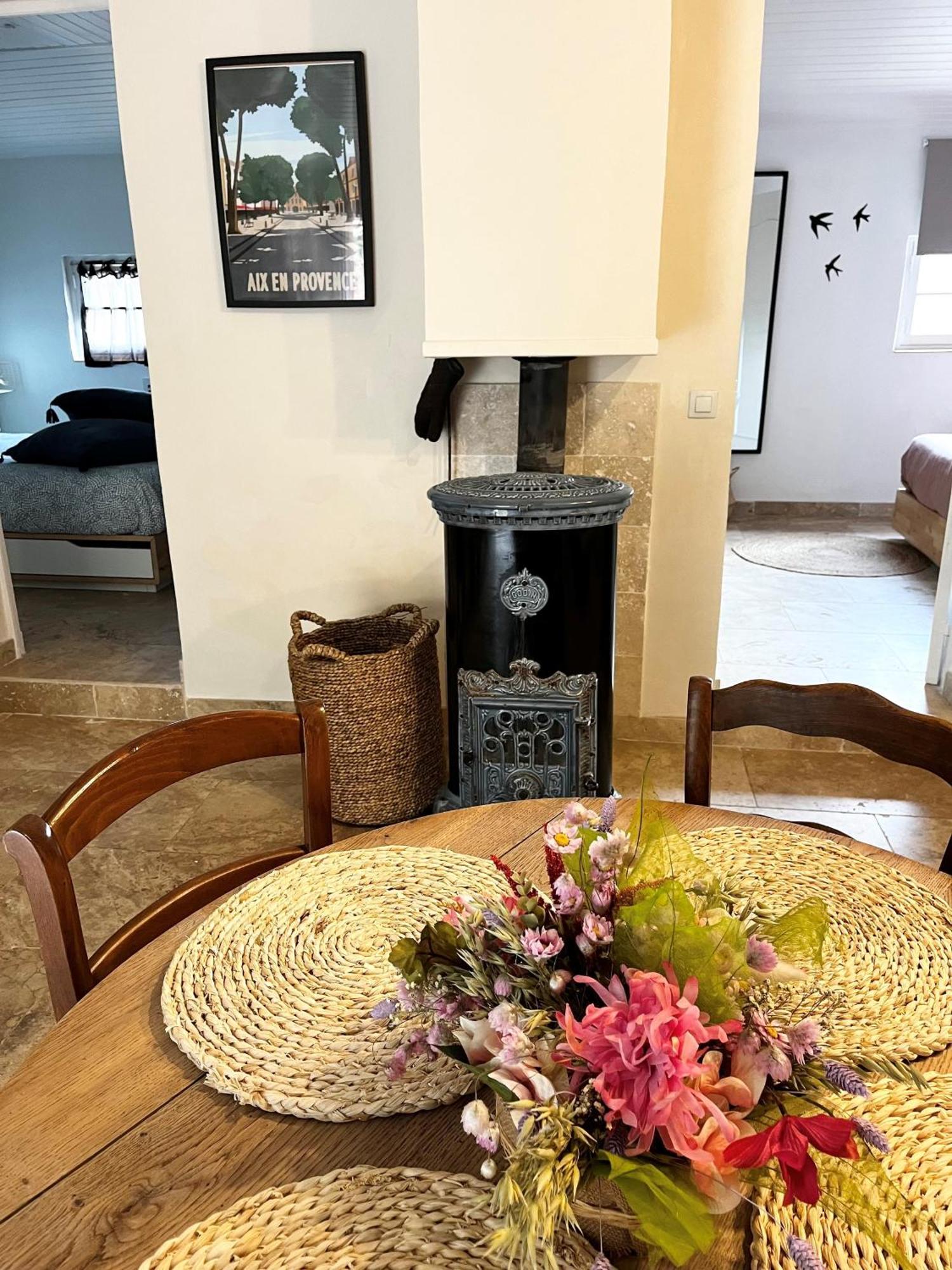 Maison Provencale Au Calme De La Campagne Avec Jacuzzi Apartment